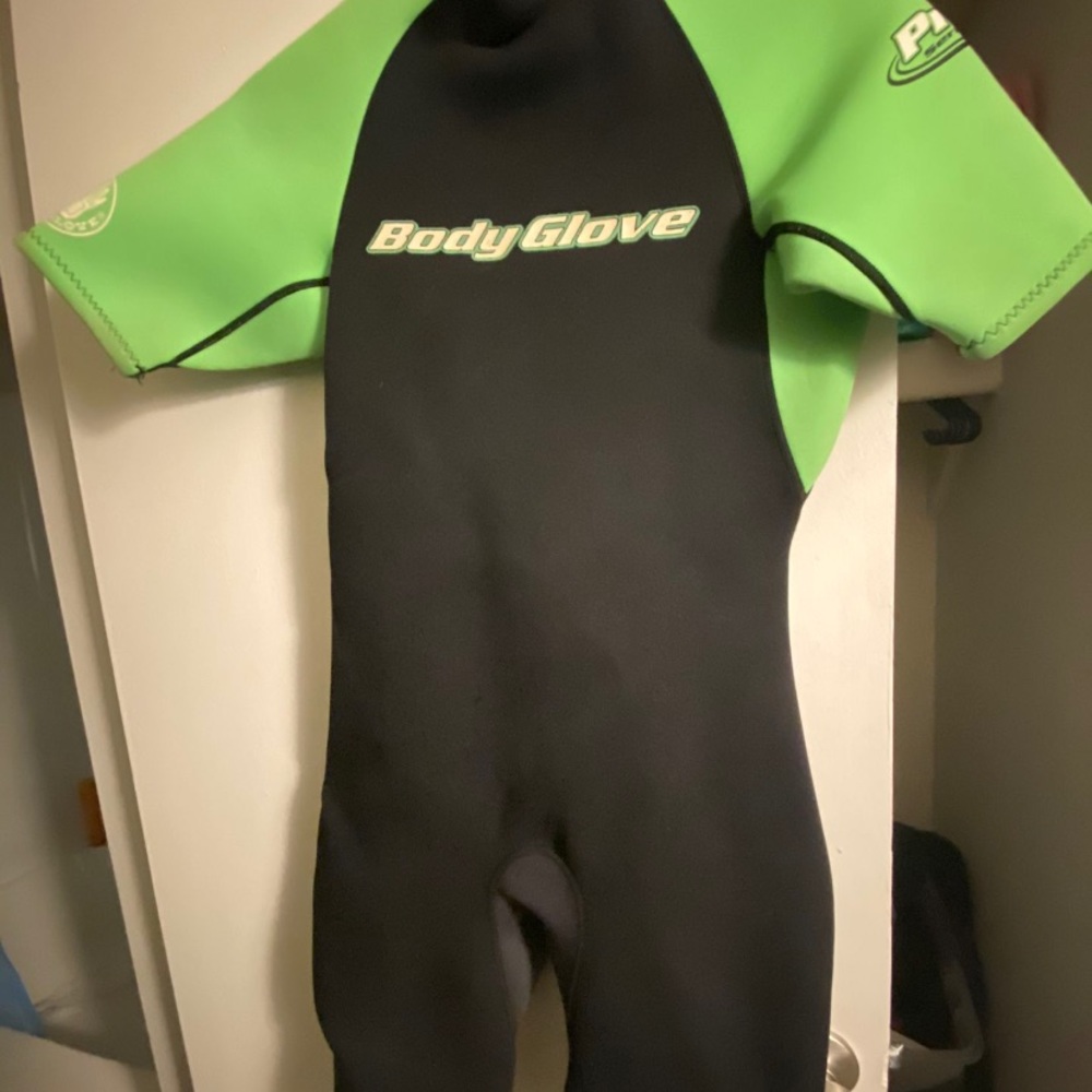 Body Glove medium wetsuit
